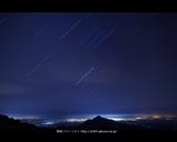 韓国岳(1700m)より撮影しました霧島連山高千穂の峰と星の光跡