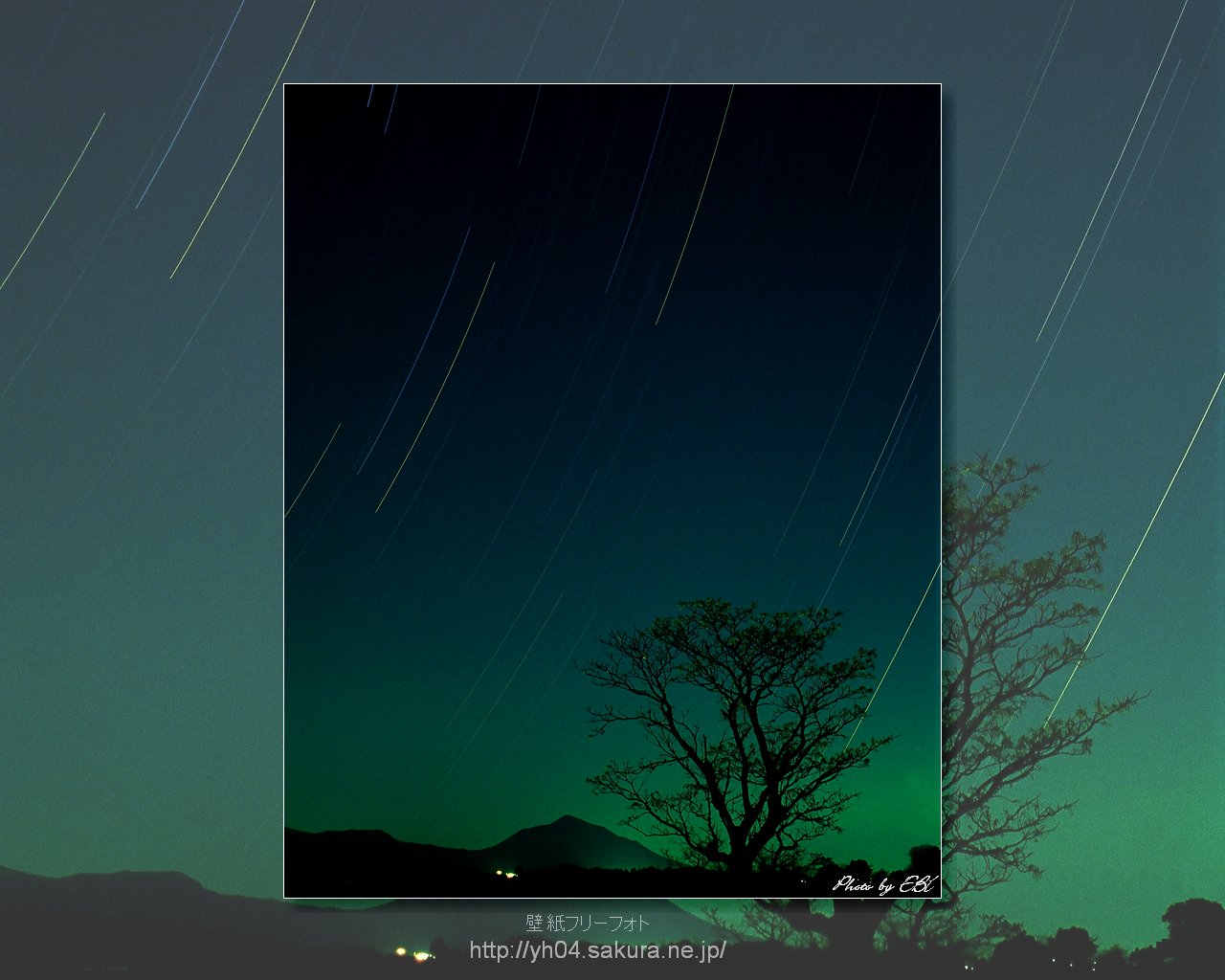 一本の樹と高千穂の峰,そして星の光跡をリバーサルフィルムで撮影した画像をモチーフしました 「高画質＋高解像度(1280×1024)」デスクトップ無料壁紙」