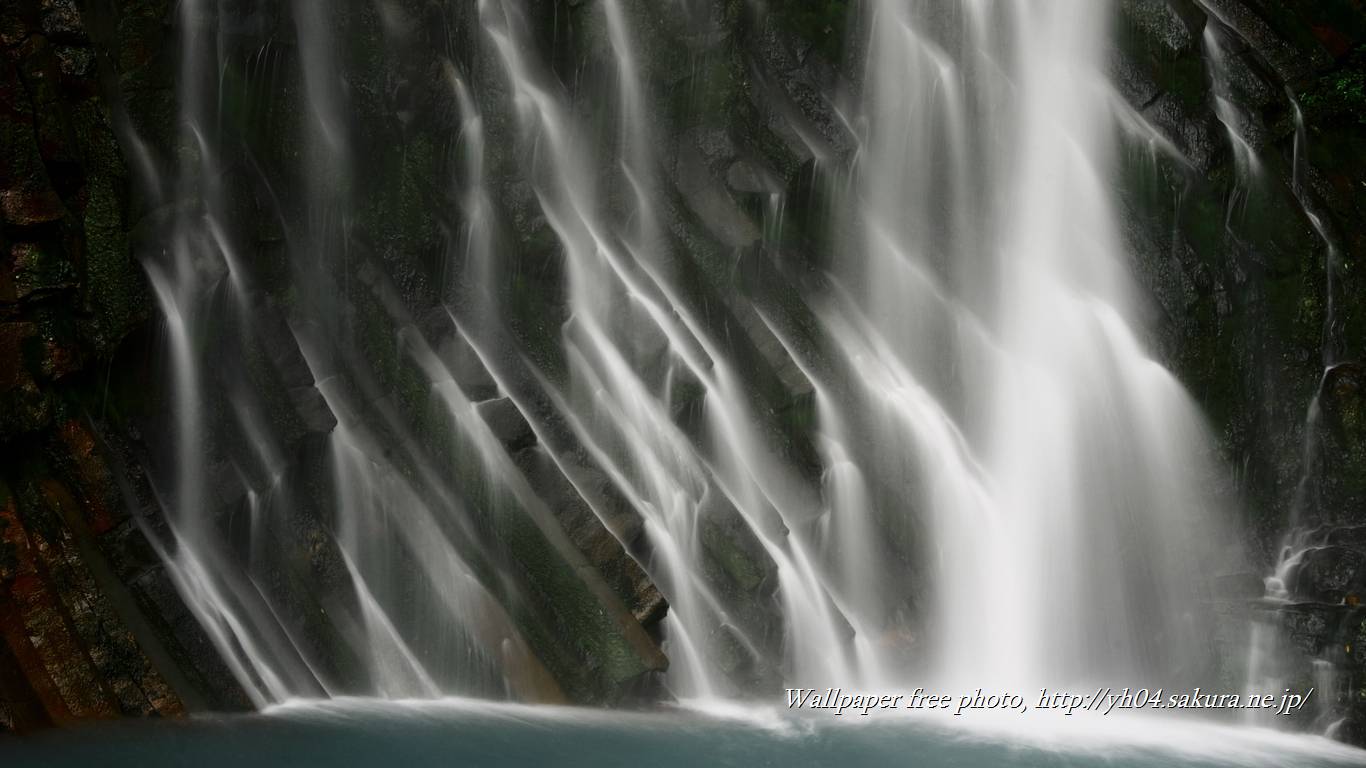 霧島温泉郷を流れる丸尾の滝をモチーフしました 「高画質＋高解像度(1366×768)」デスクトップ無料壁紙」