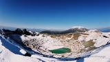 新燃岳の雪景色をモチーフしました 「高画質＋高解像度(1366×768)」デスクトップ無料壁紙」