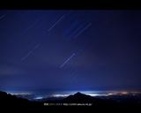 霧島連山と星の光跡